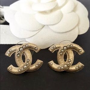 ❌SOLD❌ Chanel CC Logo Pearl Earrings